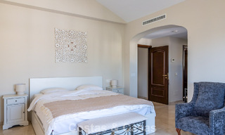 Spacieuse villa andalouse avec vue sur la mer à vendre à El Rosario, Marbella Est 805962 