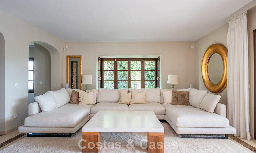 Spacieuse villa andalouse avec vue sur la mer à vendre à El Rosario, Marbella Est 805964