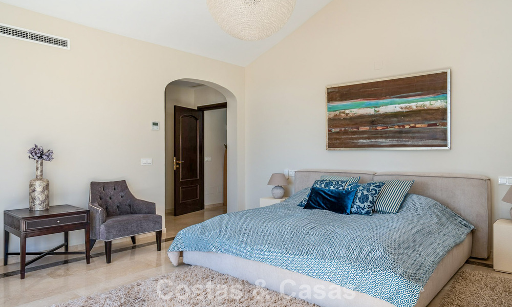 Spacieuse villa andalouse avec vue sur la mer à vendre à El Rosario, Marbella Est 805967