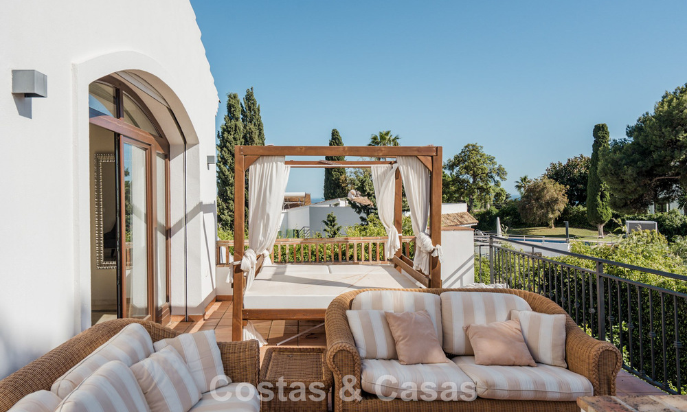 Spacieuse villa andalouse avec vue sur la mer à vendre à El Rosario, Marbella Est 805971