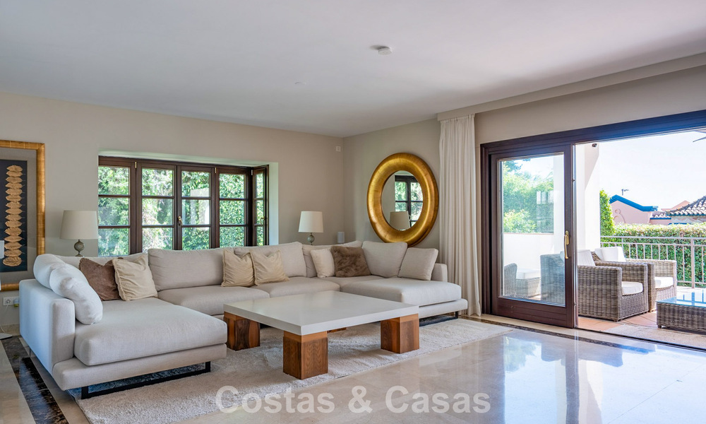 Spacieuse villa andalouse avec vue sur la mer à vendre à El Rosario, Marbella Est 805972