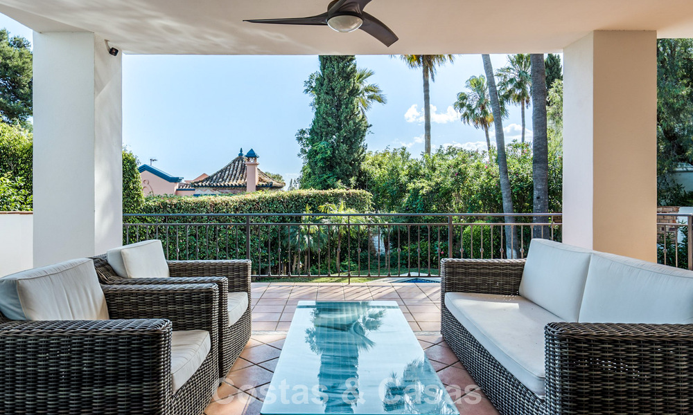 Spacieuse villa andalouse avec vue sur la mer à vendre à El Rosario, Marbella Est 805975