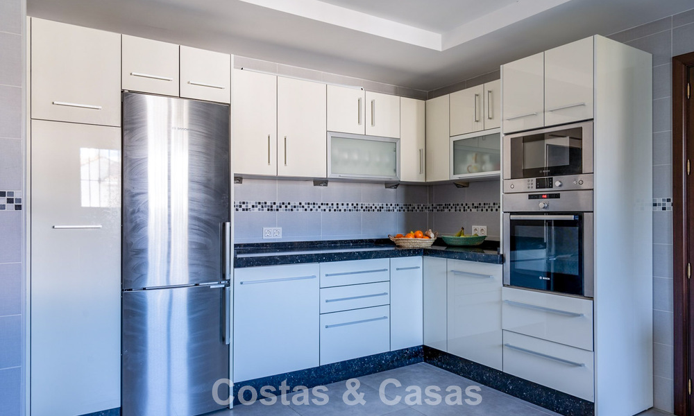 Spacieuse villa andalouse avec vue sur la mer à vendre à El Rosario, Marbella Est 805986