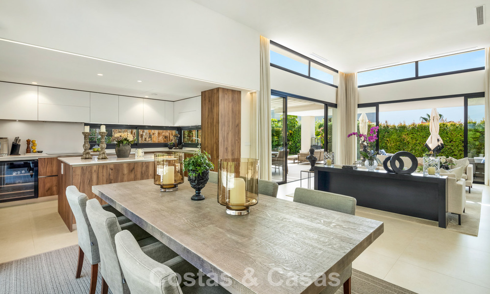 Villa moderne de luxe avec vue sur la mer dans la Vallée du Golf de Nueva Andalucía, Marbella 806073