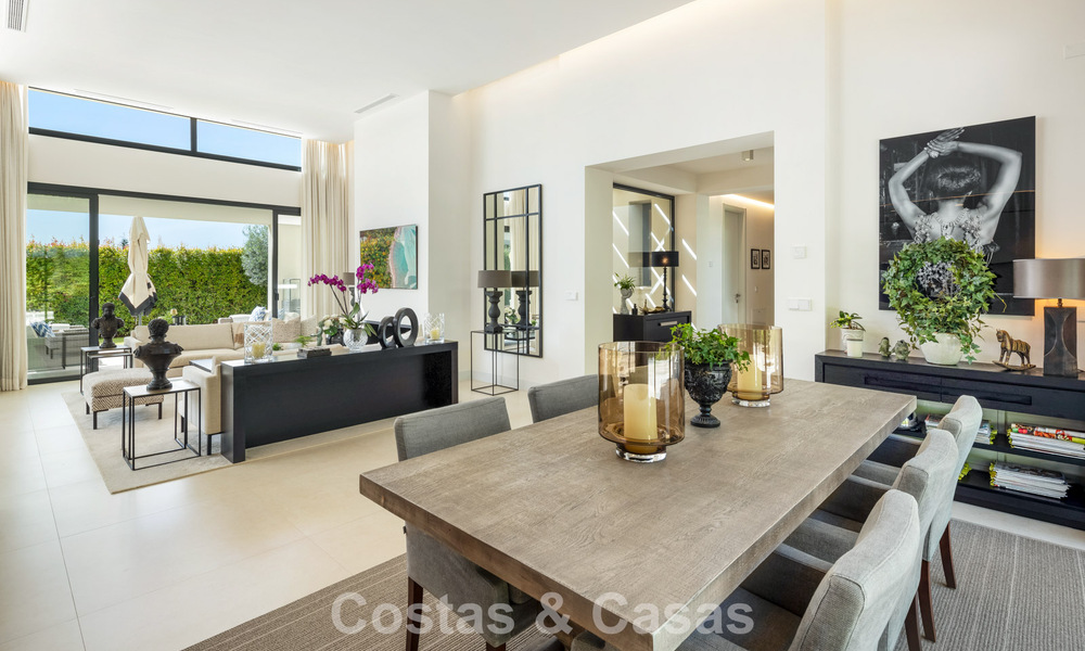 Villa moderne de luxe avec vue sur la mer dans la Vallée du Golf de Nueva Andalucía, Marbella 806075