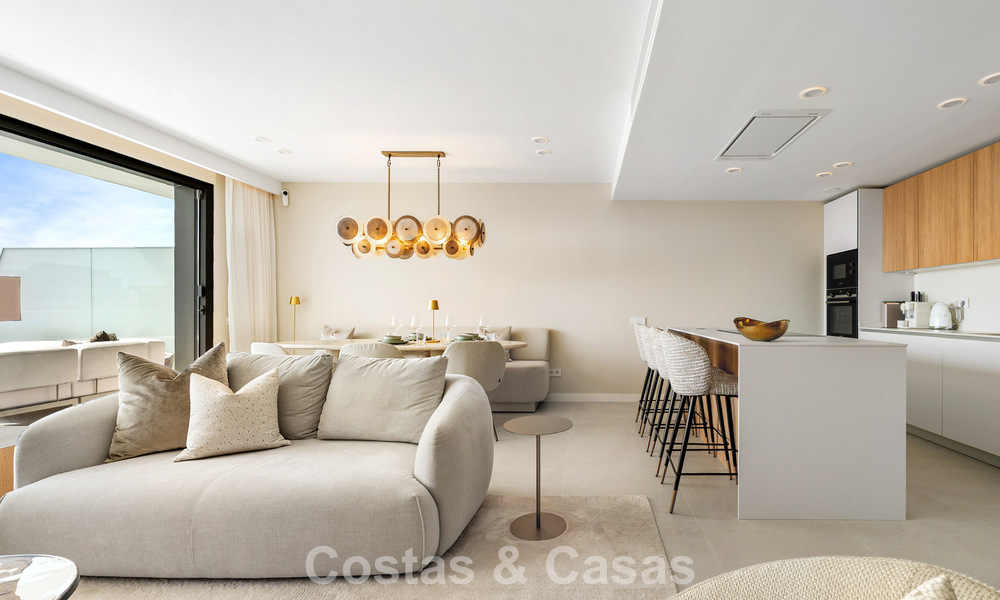 Nouvel appartement duplex avec vue panoramique sur la mer à vendre sur le New Golden Mile, entre Marbella et Estepona 806119