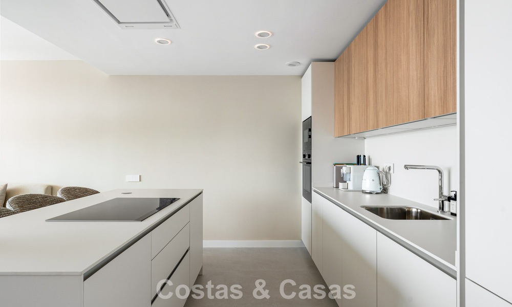 Nouvel appartement duplex avec vue panoramique sur la mer à vendre sur le New Golden Mile, entre Marbella et Estepona 806126