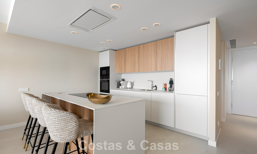 Nouvel appartement duplex avec vue panoramique sur la mer à vendre sur le New Golden Mile, entre Marbella et Estepona 806130