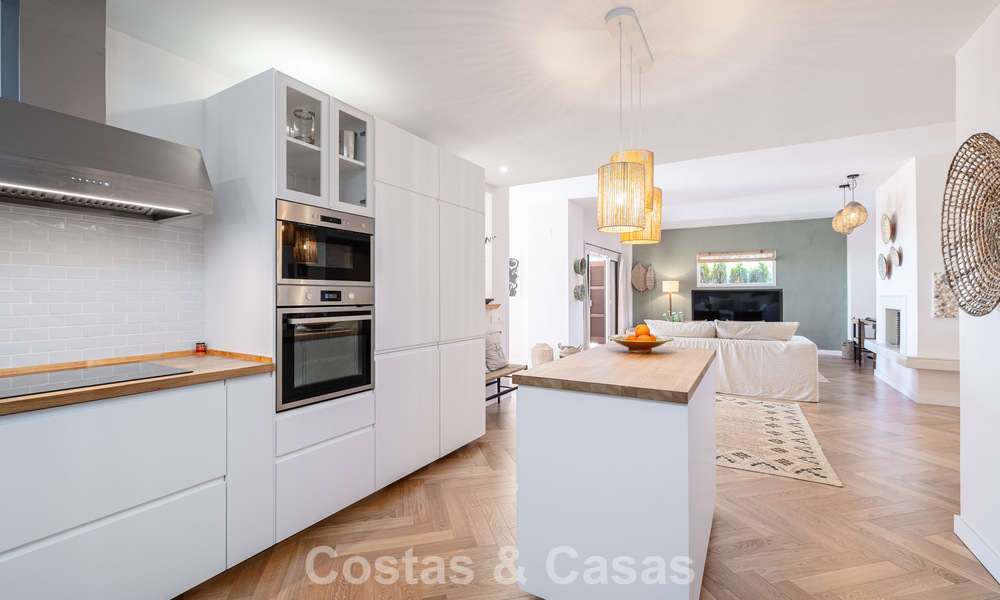 Appartement rénové avec vue panoramique sur la mer à vendre dans la Vallée du Golf de Nueva Andalucía, Marbella 806147