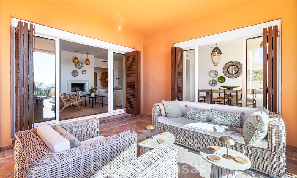 Appartement rénové avec vue panoramique sur la mer à vendre dans la Vallée du Golf de Nueva Andalucía, Marbella 806149