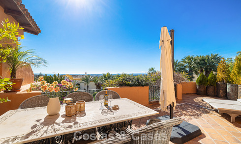 Appartement rénové avec vue panoramique sur la mer à vendre dans la Vallée du Golf de Nueva Andalucía, Marbella 806151