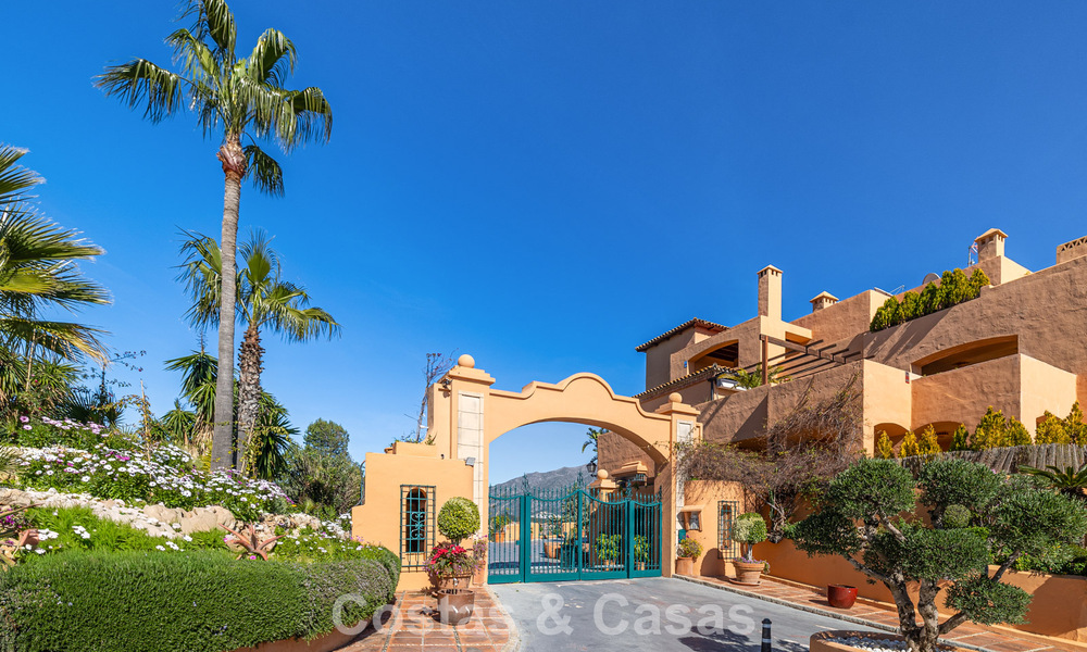 Appartement rénové avec vue panoramique sur la mer à vendre dans la Vallée du Golf de Nueva Andalucía, Marbella 806152