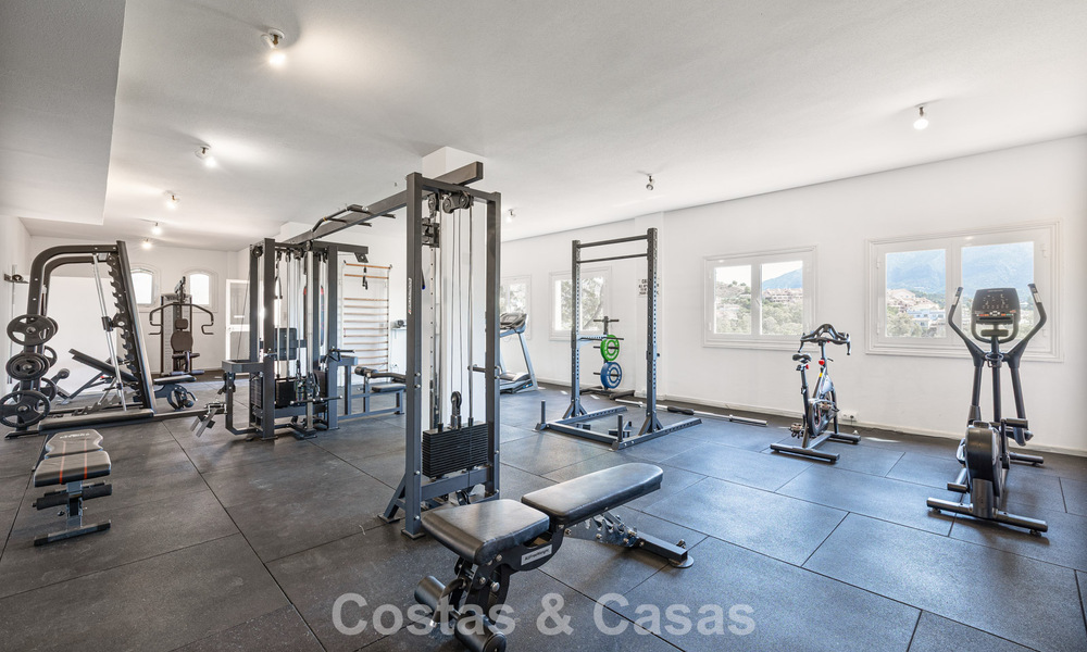 Appartement rénové avec vue panoramique sur la mer à vendre dans la Vallée du Golf de Nueva Andalucía, Marbella 806154
