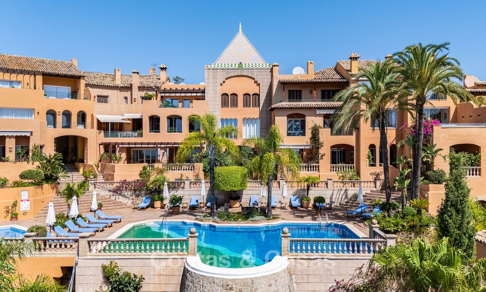 Appartement rénové avec vue panoramique sur la mer à vendre dans la Vallée du Golf de Nueva Andalucía, Marbella 806157