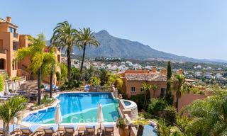 Appartement rénové avec vue panoramique sur la mer à vendre dans la Vallée du Golf de Nueva Andalucía, Marbella 806159 