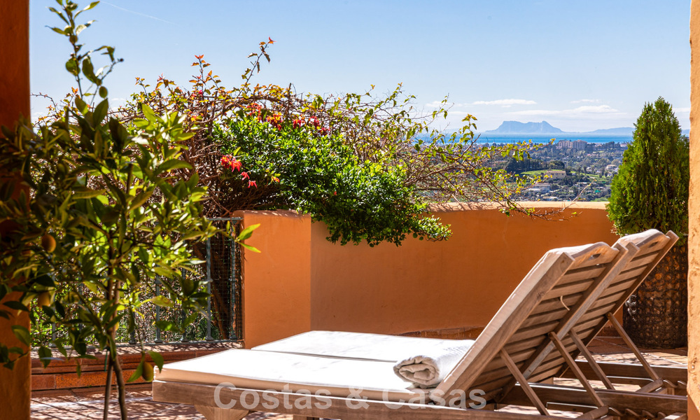 Appartement rénové avec vue panoramique sur la mer à vendre dans la Vallée du Golf de Nueva Andalucía, Marbella 806163
