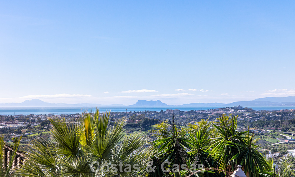 Appartement rénové avec vue panoramique sur la mer à vendre dans la Vallée du Golf de Nueva Andalucía, Marbella 806164