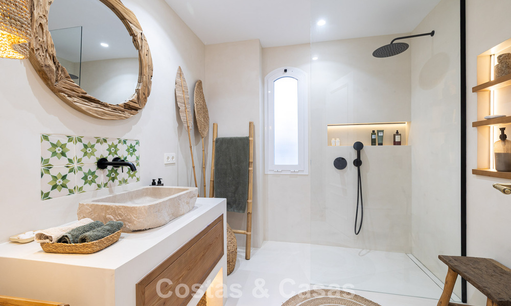 Appartement rénové avec vue panoramique sur la mer à vendre dans la Vallée du Golf de Nueva Andalucía, Marbella 806167