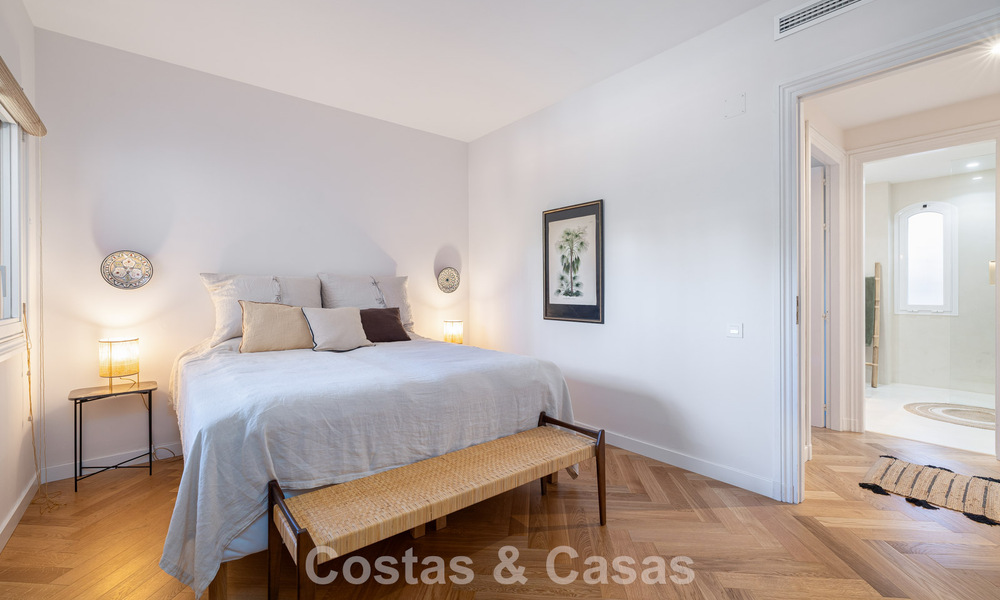 Appartement rénové avec vue panoramique sur la mer à vendre dans la Vallée du Golf de Nueva Andalucía, Marbella 806172