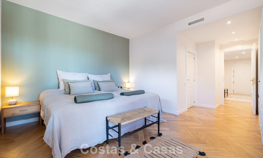Appartement rénové avec vue panoramique sur la mer à vendre dans la Vallée du Golf de Nueva Andalucía, Marbella 806179