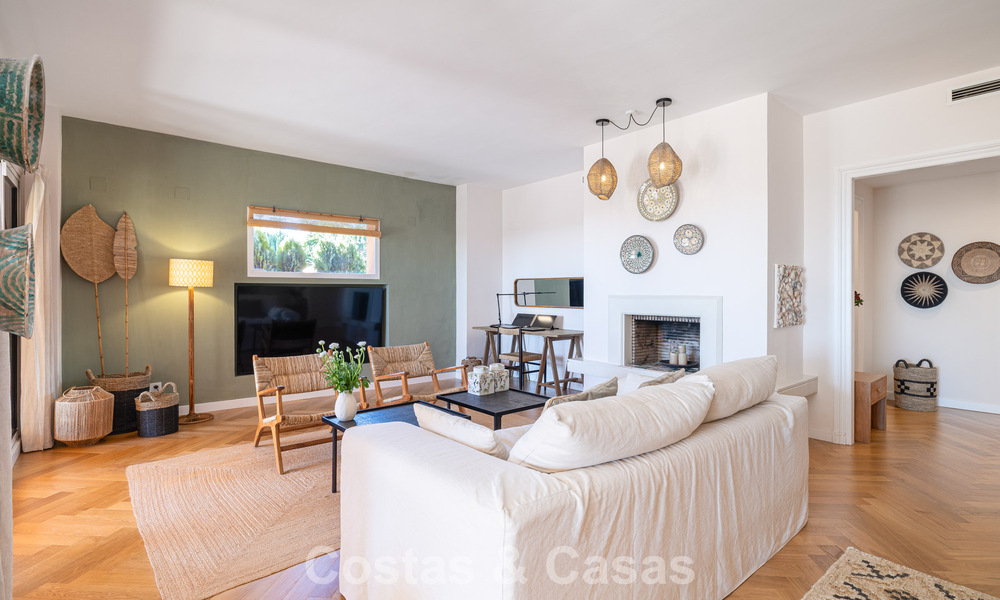 Appartement rénové avec vue panoramique sur la mer à vendre dans la Vallée du Golf de Nueva Andalucía, Marbella 806182