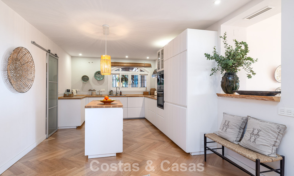 Appartement rénové avec vue panoramique sur la mer à vendre dans la Vallée du Golf de Nueva Andalucía, Marbella 806187