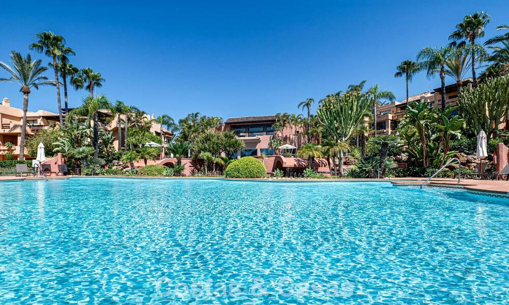 Appartement exclusif en rez-de-chaussée avec jardin privé sur le Golden Mile de Marbella 806188