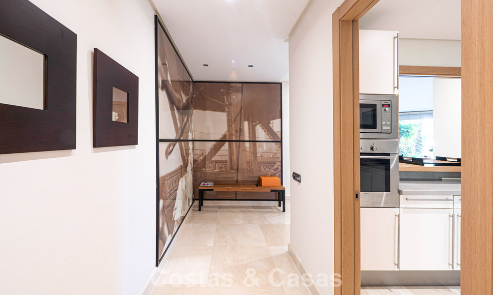 Appartement exclusif en rez-de-chaussée avec jardin privé sur le Golden Mile de Marbella 806197