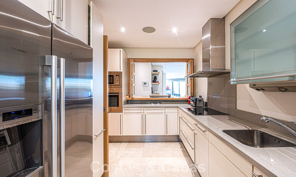 Appartement exclusif en rez-de-chaussée avec jardin privé sur le Golden Mile de Marbella 806198