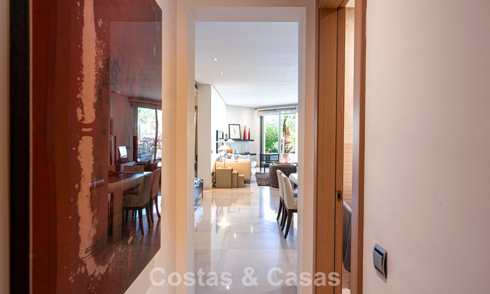 Appartement exclusif en rez-de-chaussée avec jardin privé sur le Golden Mile de Marbella 806218