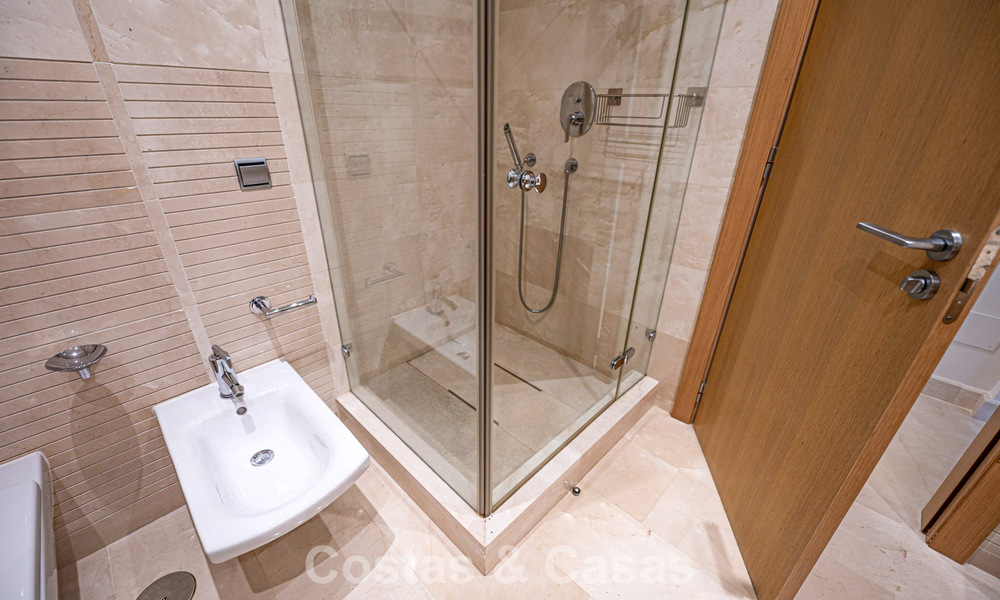 Appartement exclusif en rez-de-chaussée avec jardin privé sur le Golden Mile de Marbella 806221
