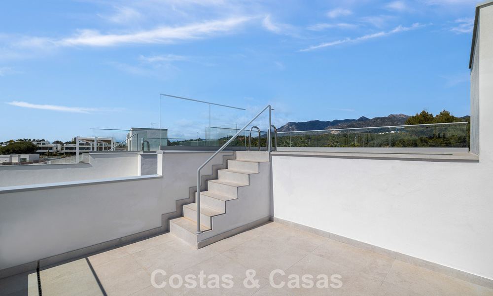 Penthouse duplex de luxe neuf avec piscine privée et vue sur la mer à vendre sur le golf à Marbella Est 806340