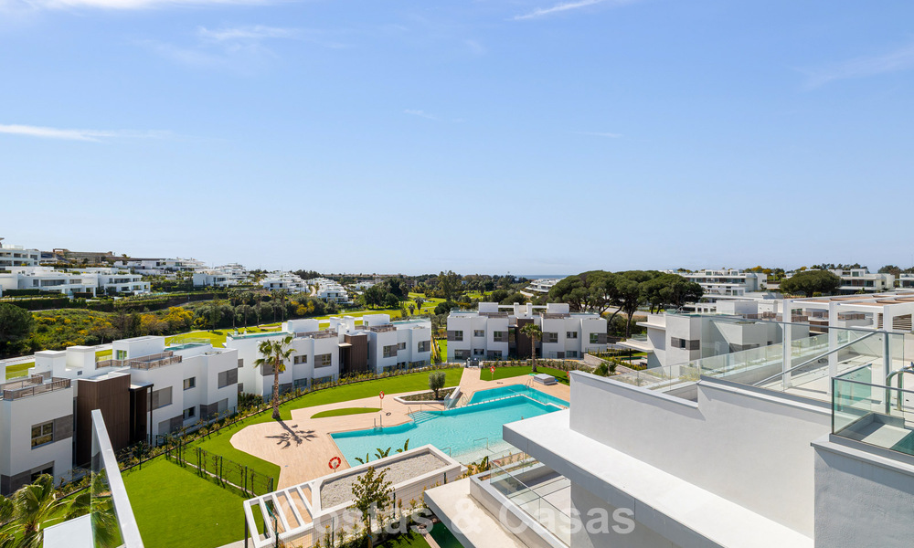 Penthouse duplex de luxe neuf avec piscine privée et vue sur la mer à vendre sur le golf à Marbella Est 806341