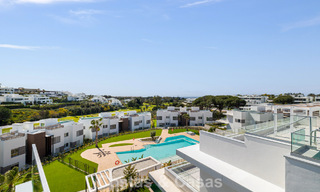 Penthouse duplex de luxe neuf avec piscine privée et vue sur la mer à vendre sur le golf à Marbella Est 806341 