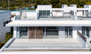 Penthouse duplex de luxe neuf avec piscine privée et vue sur la mer à vendre sur le golf à Marbella Est 806342 