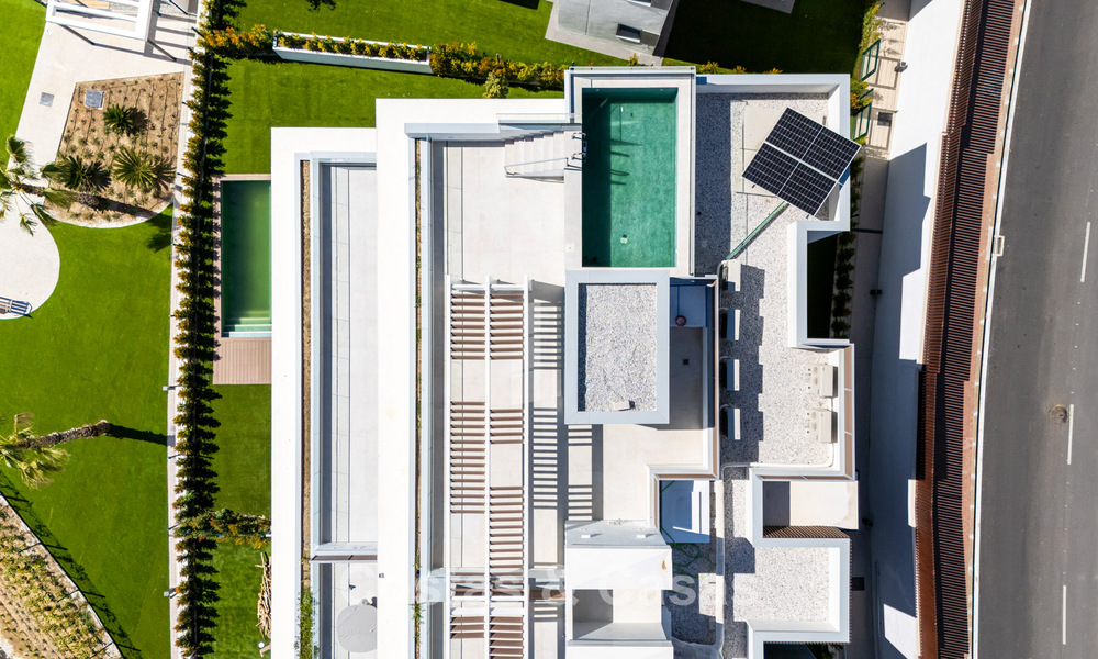 Penthouse duplex de luxe neuf avec piscine privée et vue sur la mer à vendre sur le golf à Marbella Est 806343