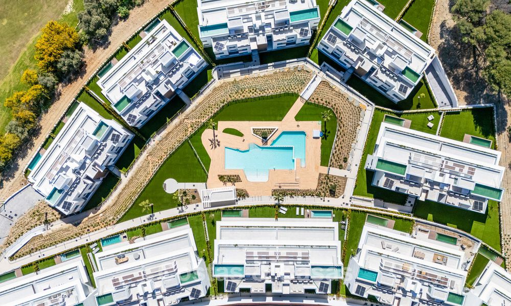 Penthouse duplex de luxe neuf avec piscine privée et vue sur la mer à vendre sur le golf à Marbella Est 806345