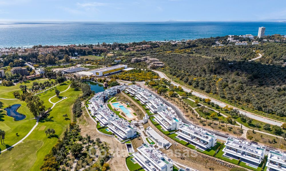 Penthouse duplex de luxe neuf avec piscine privée et vue sur la mer à vendre sur le golf à Marbella Est 806346