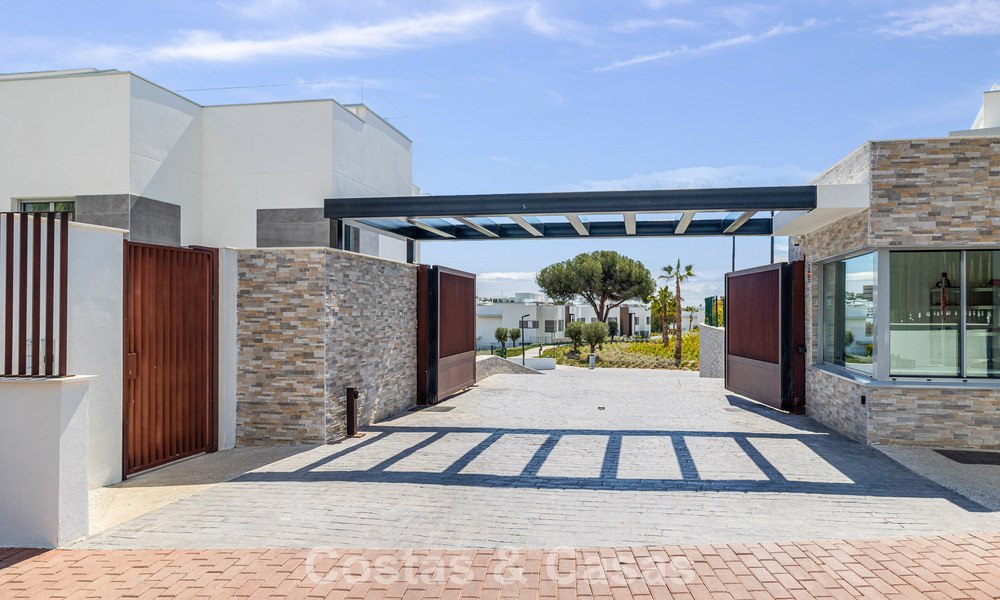 Penthouse duplex de luxe neuf avec piscine privée et vue sur la mer à vendre sur le golf à Marbella Est 806347