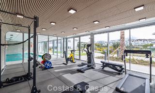 Penthouse duplex de luxe neuf avec piscine privée et vue sur la mer à vendre sur le golf à Marbella Est 806348 