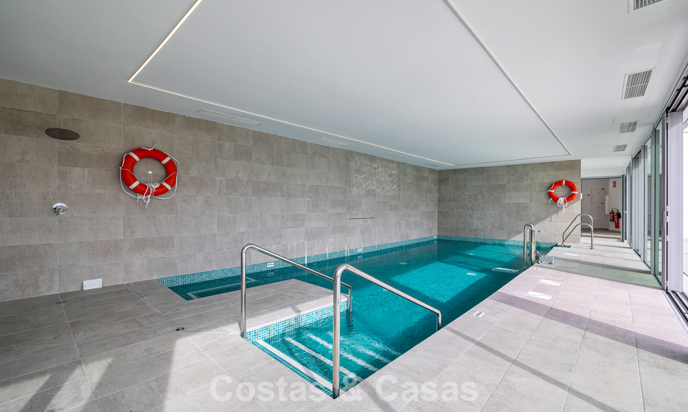 Penthouse duplex de luxe neuf avec piscine privée et vue sur la mer à vendre sur le golf à Marbella Est 806349