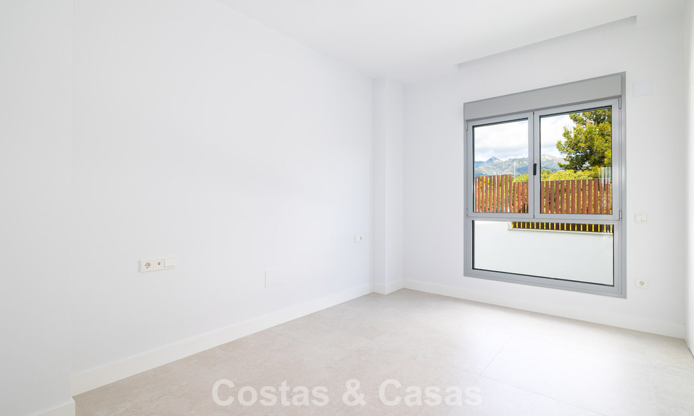 Penthouse duplex de luxe neuf avec piscine privée et vue sur la mer à vendre sur le golf à Marbella Est 806357