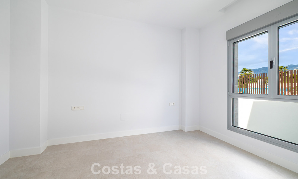 Penthouse duplex de luxe neuf avec piscine privée et vue sur la mer à vendre sur le golf à Marbella Est 806359