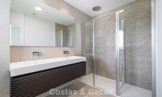 Penthouse duplex de luxe neuf avec piscine privée et vue sur la mer à vendre sur le golf à Marbella Est 806361 
