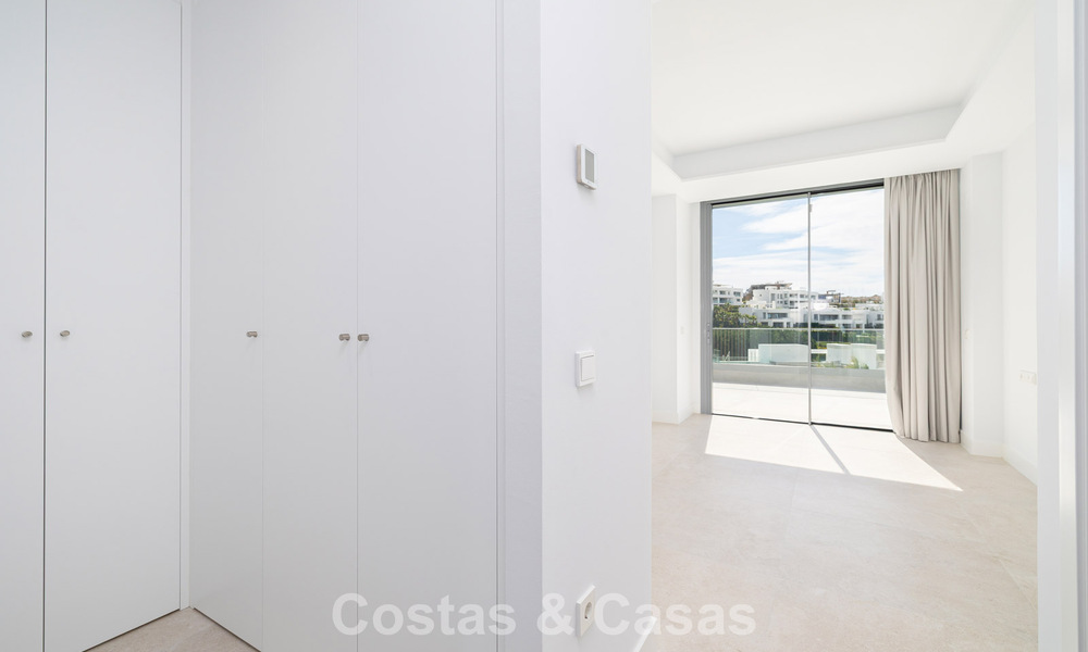 Penthouse duplex de luxe neuf avec piscine privée et vue sur la mer à vendre sur le golf à Marbella Est 806362