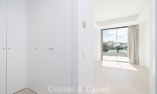 Penthouse duplex de luxe neuf avec piscine privée et vue sur la mer à vendre sur le golf à Marbella Est 806362 