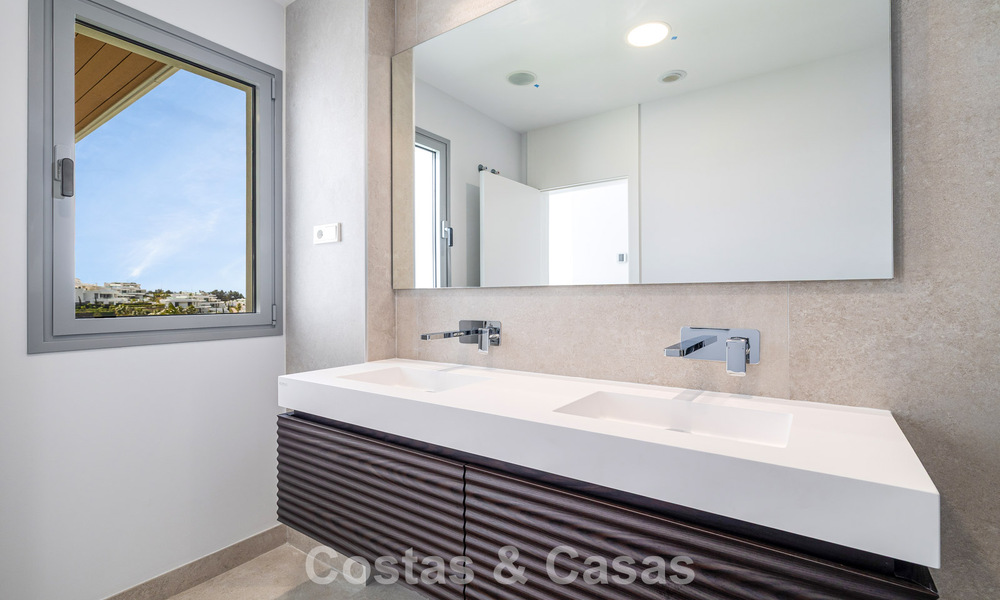 Penthouse duplex de luxe neuf avec piscine privée et vue sur la mer à vendre sur le golf à Marbella Est 806363