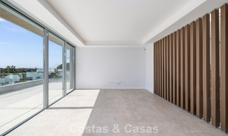 Penthouse duplex de luxe neuf avec piscine privée et vue sur la mer à vendre sur le golf à Marbella Est 806368 
