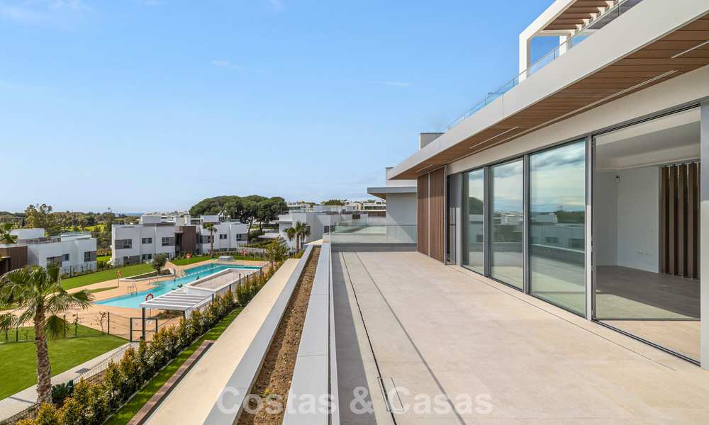 Penthouse duplex de luxe neuf avec piscine privée et vue sur la mer à vendre sur le golf à Marbella Est 806369