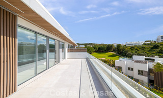 Penthouse duplex de luxe neuf avec piscine privée et vue sur la mer à vendre sur le golf à Marbella Est 806370 